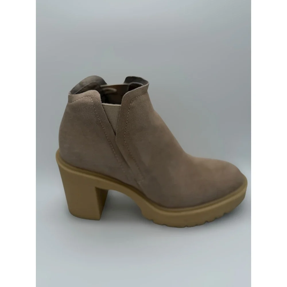 Dolce Vita Women Taupe Suede Lug Sole Chunky‎ Block Heel Ankle Booties Size 8